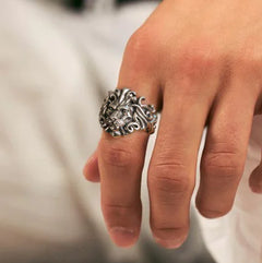 Vintage Fashion Ring with Aggressive Lion Head Design